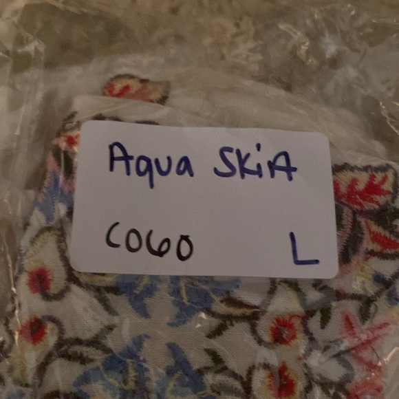 Aqua Embroidered Smocked Cream Boho-style Shorts Size Large - Picture 4 of 4